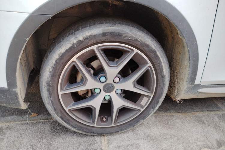 Used Geely Auto Vision S1 2019 Upgraded Model 1.5L CVT Luxury Version Left Front Wheel Hub