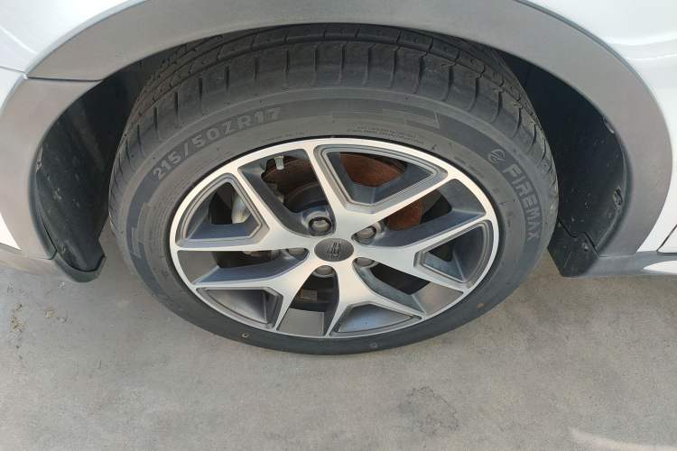 Used Geely Auto Vision S1 2019 Upgraded Model 1.5L CVT Luxury Version Left Front Wheel Hub