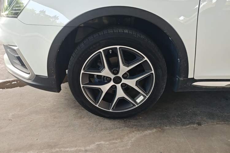 Used Geely Auto Vision S1 2019 Upgraded Model 1.5L CVT Luxury Version Left Front Wheel Hub