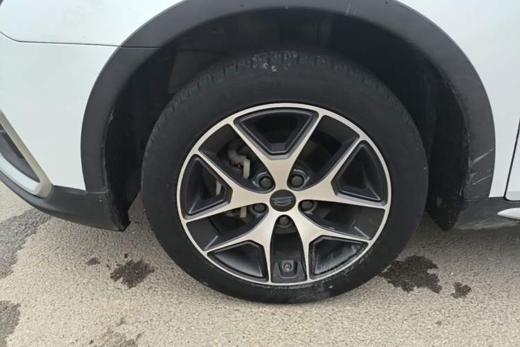 Used Geely Auto Vision S1 2019 Upgraded Model 1.5L CVT Luxury Version Left Front Wheel Hub