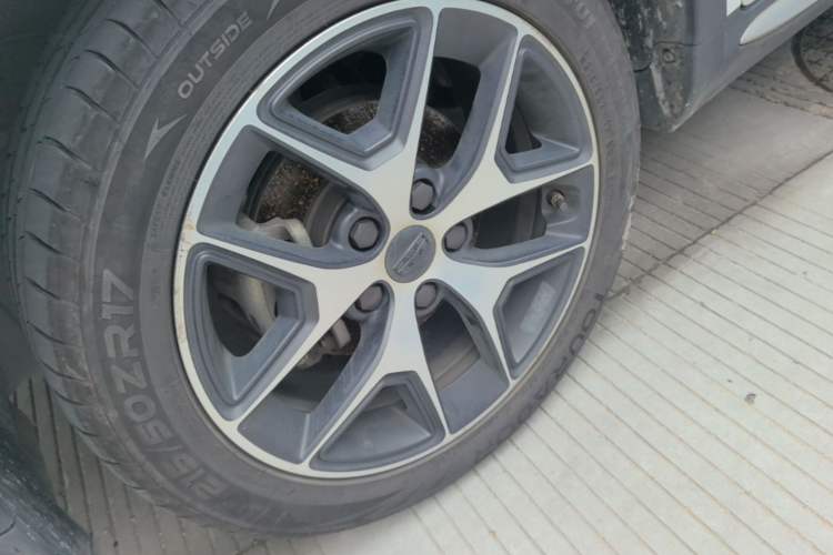 Used Geely Auto Vision S1 2019 Upgraded Model 1.5L CVT Luxury Version Left Front Wheel Hub