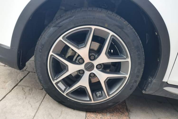 Used Geely Auto Vision S1 2019 Upgraded Model 1.5L CVT Luxury Version Left Front Wheel Hub