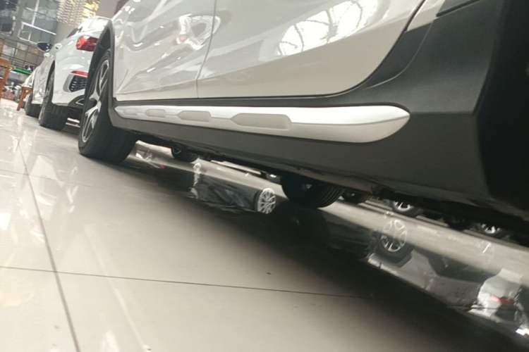 Used Geely Auto Vision S1 2019 Upgraded Model 1.5L CVT Luxury Version Left Side Sill