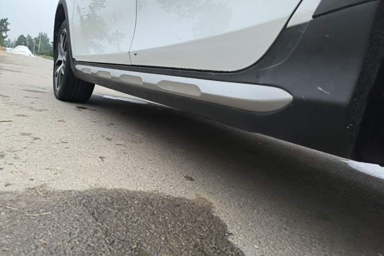 Used Geely Auto Vision S1 2019 Upgraded Model 1.5L CVT Luxury Version Left Side Sill