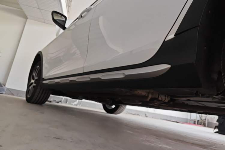 Used Geely Auto Vision S1 2019 Upgraded Model 1.5L CVT Luxury Version Left Side Sill