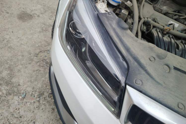 Used Geely Auto Vision S1 2019 Upgraded Model 1.5L Manual Happiness Edition Right Front Headlight