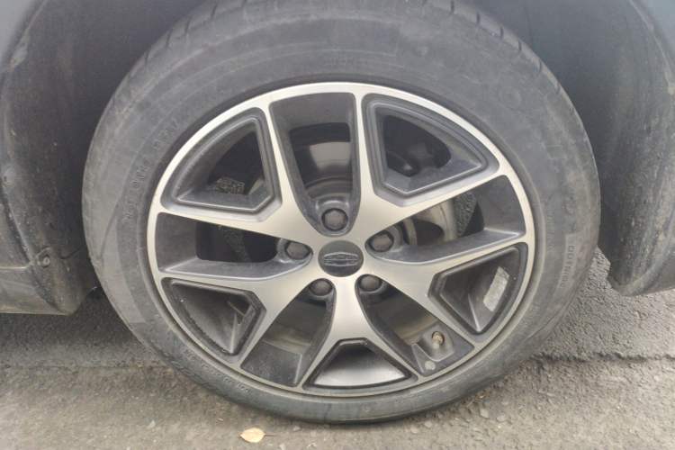 Used Geely Auto Vision S1 2019 Upgraded Model 1.5L CVT Luxury Version Right Front Wheel Hub