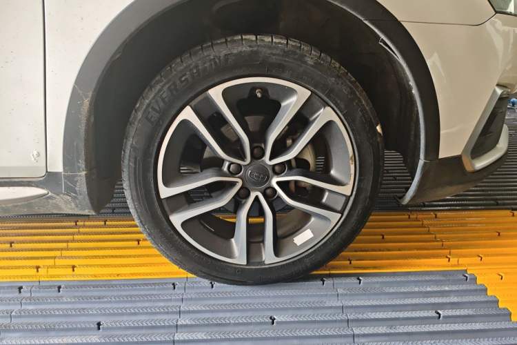 Used Geely Auto Vision S1 2019 Upgraded Model 1.5L Manual Elite Version Right Front Wheel Hub