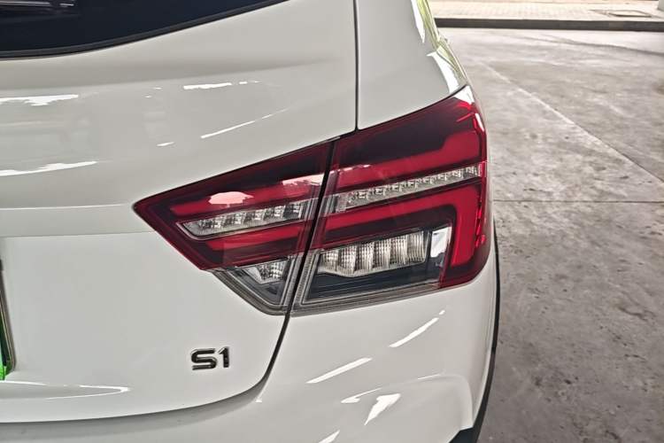 Used Geely Auto Vision S1 2019 Upgraded Model 1.5L CVT Luxury Version Right Rear Taillight