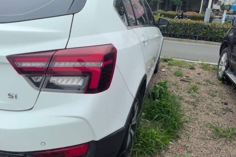 Used Geely Auto Vision S1 2019 Upgraded Model 1.5L CVT Luxury Version Right Rear Taillight