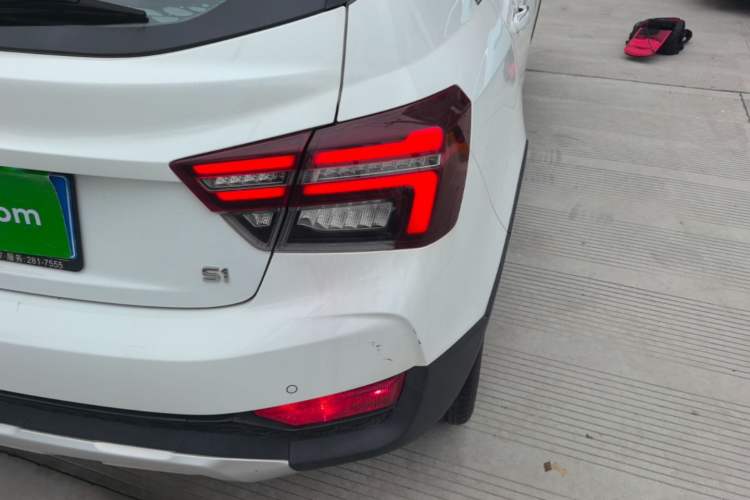 Used Geely Auto Vision S1 2019 Upgraded Model 1.5L CVT Luxury Version Right Rear Taillight
