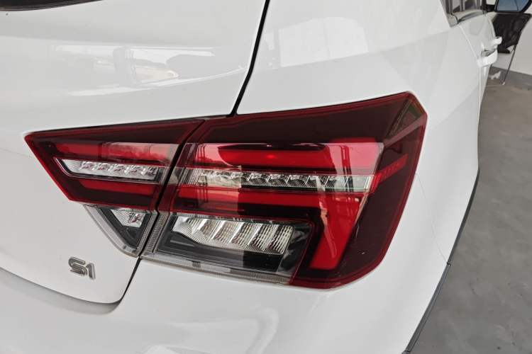 Used Geely Auto Vision S1 2019 Upgraded Model 1.5L CVT Luxury Version Right Rear Taillight