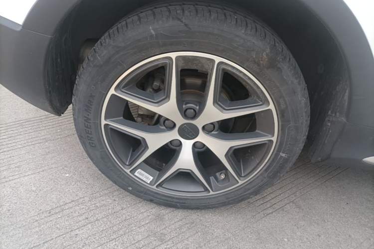 Used Geely Auto Vision S1 2019 Upgraded Model 1.5L CVT Luxury Version Right Rear Wheel Hub