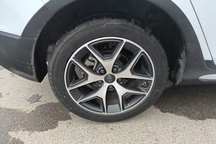 Used Geely Auto Vision S1 2019 Upgraded Model 1.5L CVT Luxury Version Right Rear Wheel Hub