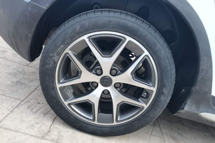 Used Geely Auto Vision S1 2019 Upgraded Model 1.5L CVT Luxury Version Right Rear Wheel Hub