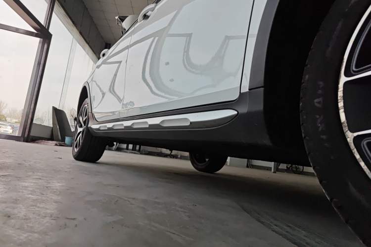 Used Geely Auto Vision S1 2019 Upgraded Model 1.5L CVT Luxury Version Right Side Sill