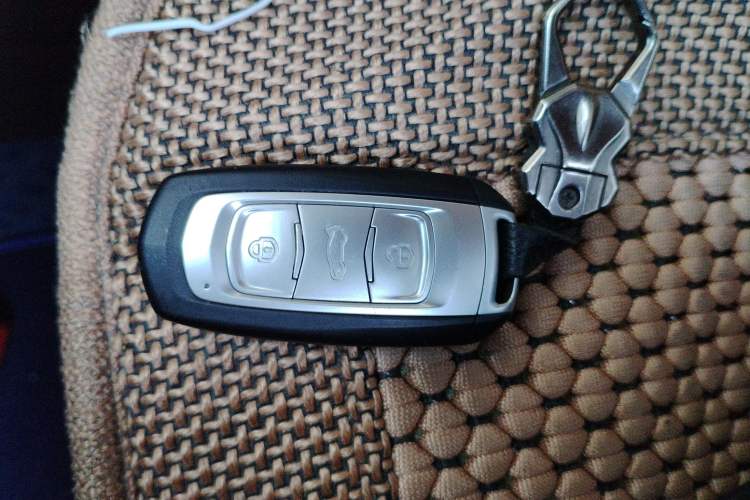 Used Geely Auto Vision S1 2019 Upgraded Model 1.5L CVT Luxury Version Vehicle Key