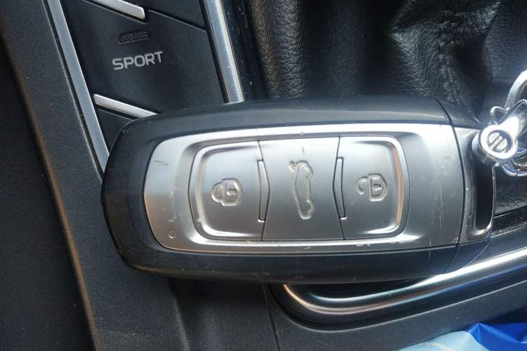 Used Geely Auto Vision S1 2019 Upgraded Model 1.5L CVT Luxury Version Vehicle Key