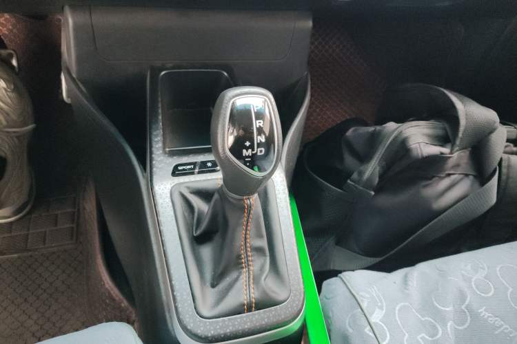 Used Geely Auto Vision X1 2017 1.3L Automatic Fun Edition Gear Lever