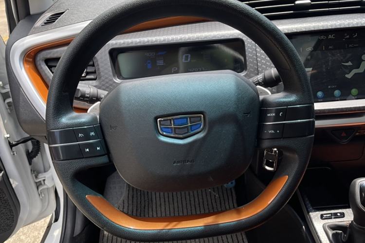 Used Geely Auto Vision X1 2017 1.3L Automatic Player Edition Interior 2