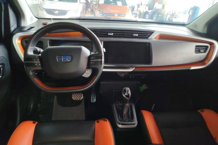 Used Geely Auto Vision X1 2017 1.3L Automatic Player Edition Center Console
