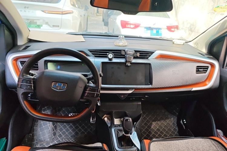 Used Geely Auto Vision X1 2017 1.3L Automatic Fun Edition Center Console