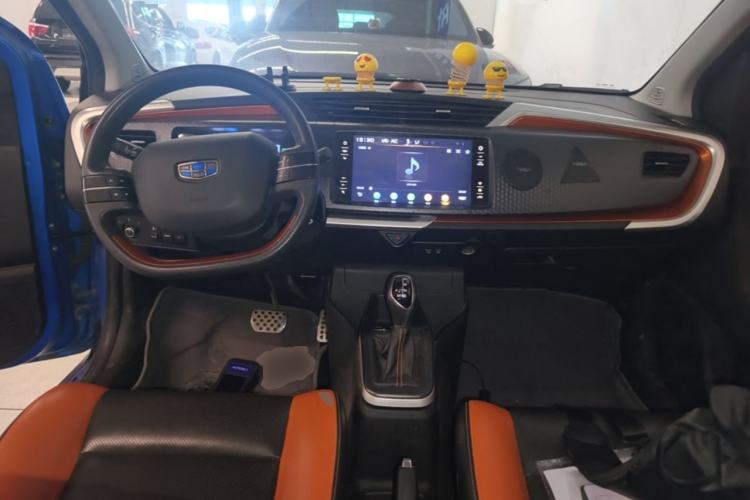 Used Geely Auto Vision X1 2017 1.3L Automatic Player Edition Center Console