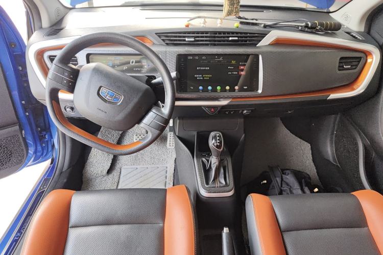 Used Geely Auto Vision X1 2017 1.3L Automatic Player Edition Center Console