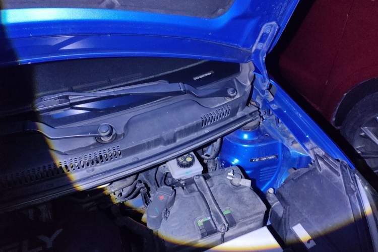 Used Geely Auto Vision X1 2017 1.3L Automatic Fun Edition Engine Bay Left
