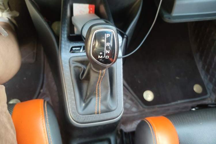 Used Geely Auto Vision X1 2017 1.3L Automatic Fun Edition Gear Lever
