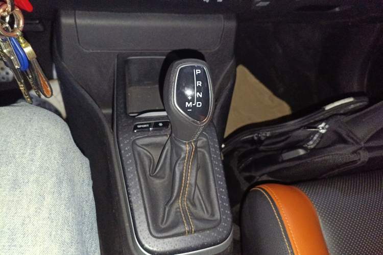 Used Geely Auto Vision X1 2017 1.3L Automatic Fun Edition Gear Lever