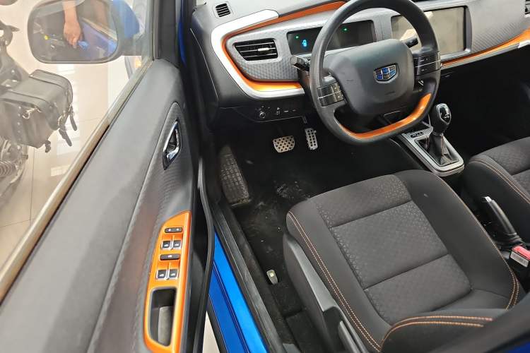 Used Geely Auto Vision X1 2017 1.3L Automatic Fun Edition Interior 2
