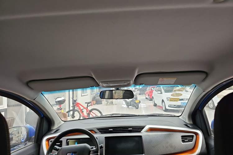 Used Geely Auto Vision X1 2017 1.3L Automatic Fun Edition Interior 4