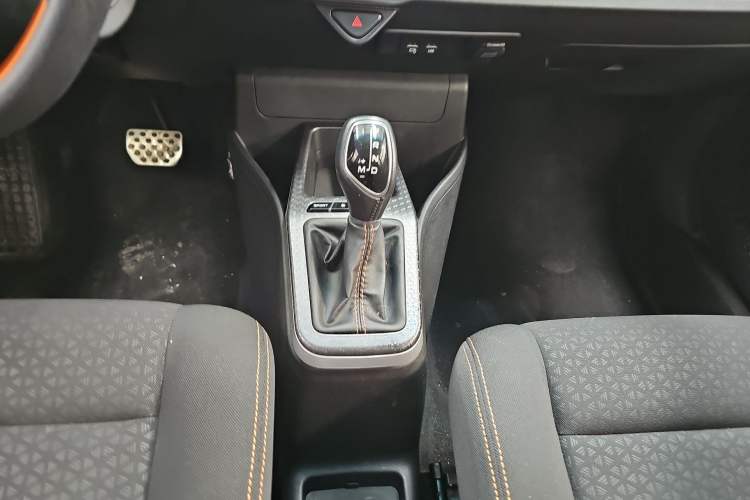 Used Geely Auto Vision X1 2017 1.3L Automatic Fun Edition Interior 6