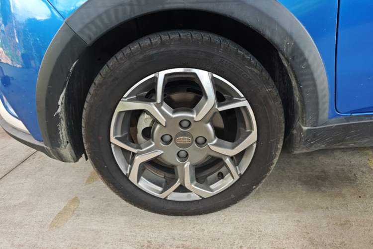 Used Geely Auto Vision X1 2017 1.3L Automatic Player Edition Left Front Wheel Hub