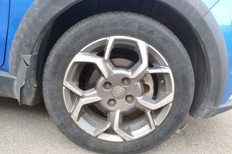 Used Geely Auto Vision X1 2017 1.3L Automatic Fun Edition Right Front Wheel Hub