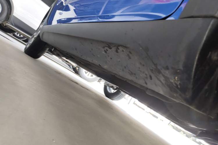 Used Geely Auto Vision X1 2017 1.3L Automatic Player Edition Right Side Sill