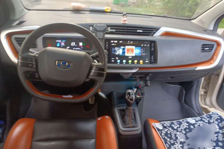 Used Geely Auto Vision X1 2017 1.3L Automatic Player Edition Center Console
