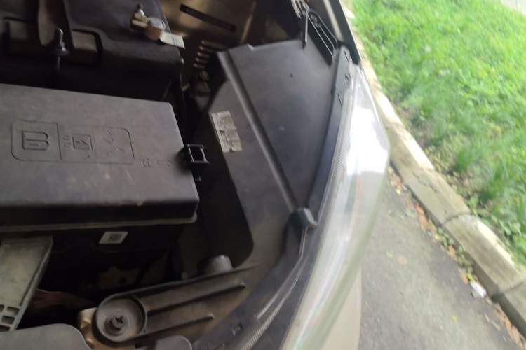 Used Geely Auto Vision X1 2017 1.3L Automatic Fun Edition Engine Bay Left