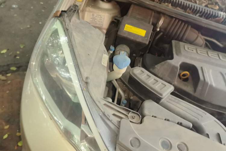 Used Geely Auto Vision X1 2017 1.3L Automatic Fun Edition Engine Bay Right