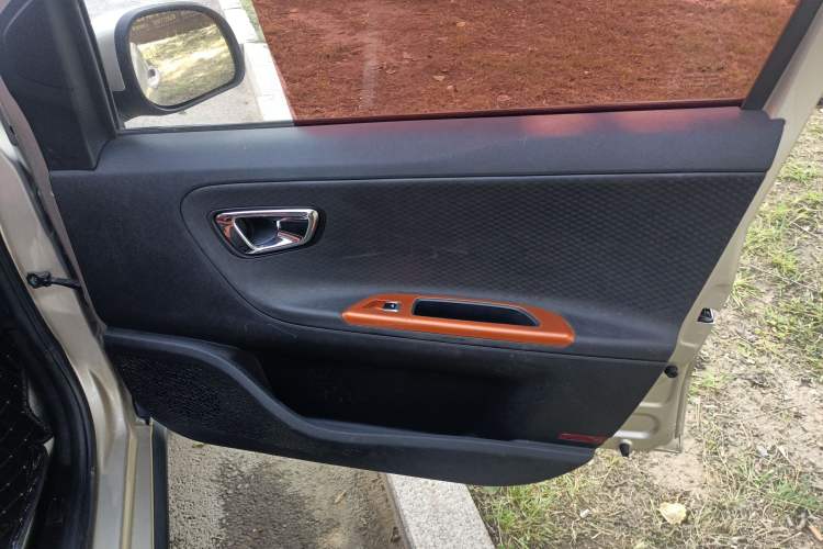 Used Geely Auto Vision X1 2017 1.3L Automatic Player Edition Interior 5