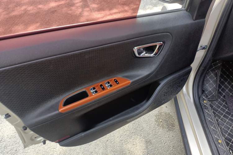 Used Geely Auto Vision X1 2017 1.3L Automatic Player Edition Interior 7