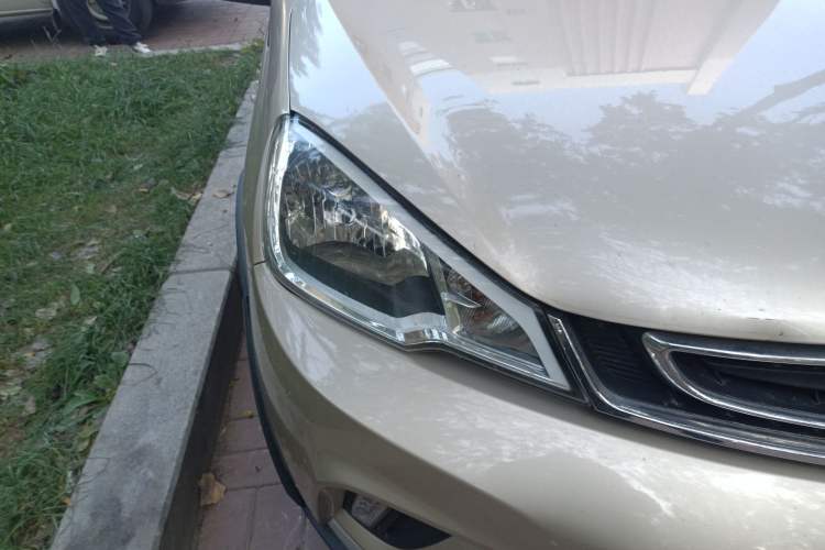 Used Geely Auto Vision X1 2017 1.3L Automatic Player Edition Right Front Headlight