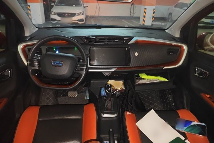 Used Geely Auto Vision X1 2017 1.3L Automatic Player Edition Center Console