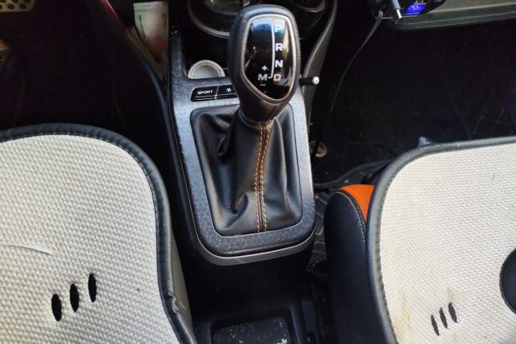 Used Geely Auto Vision X1 2017 1.3L Automatic Fun Edition Gear Lever