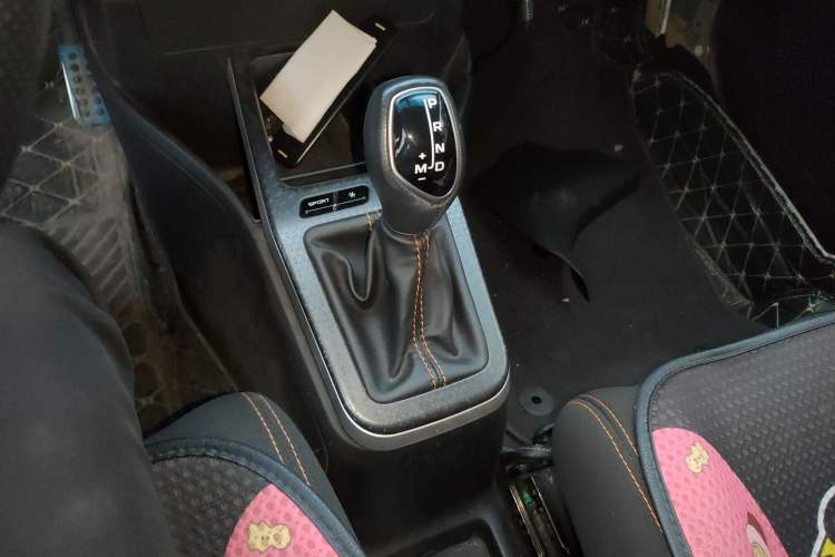 Used Geely Auto Vision X1 2017 1.3L Automatic Fun Edition Gear Lever