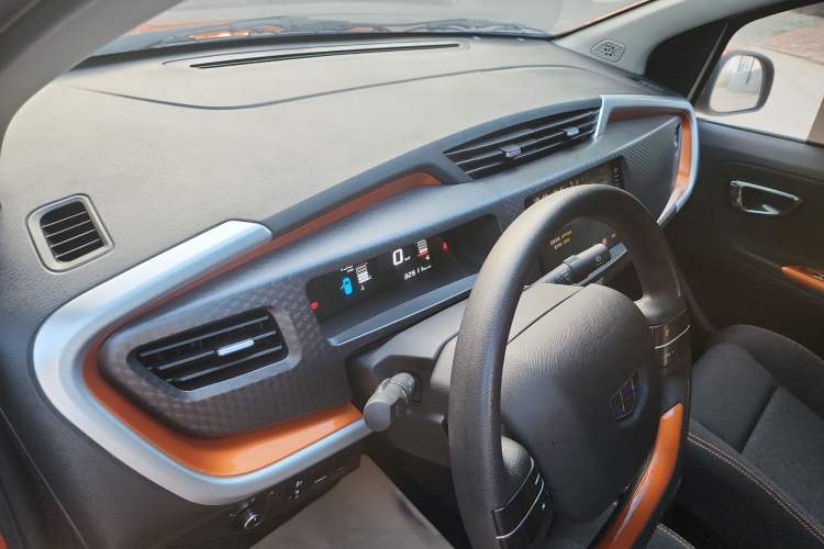 Used Geely Auto Vision X1 2017 1.3L Manual Frenzy Edition Interior 3