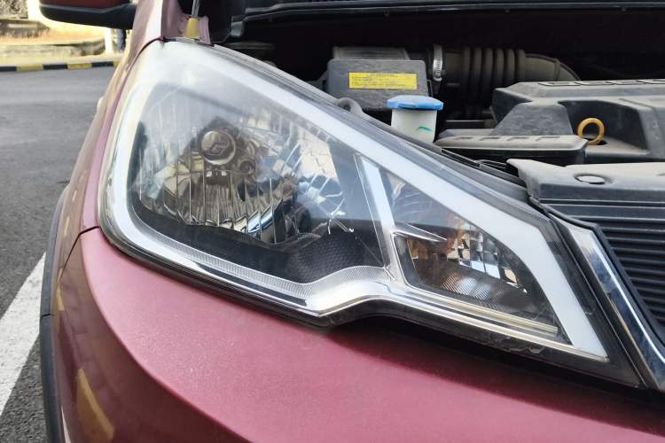 Used Geely Auto Vision X1 2017 1.3L Automatic Player Edition Right Front Headlight