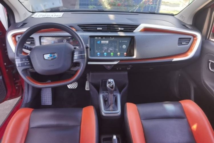Used Geely Auto Vision X1 2017 1.3L Automatic Player Edition Center Console