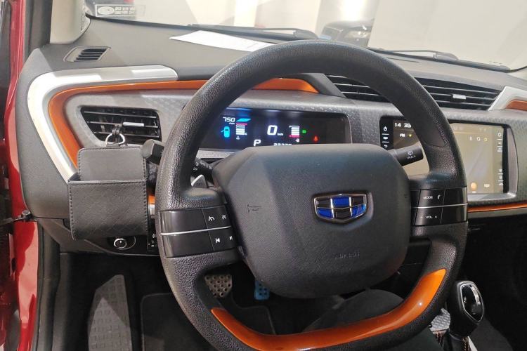 Used Geely Auto Vision X1 2017 1.3L Automatic Fun Edition Center Console